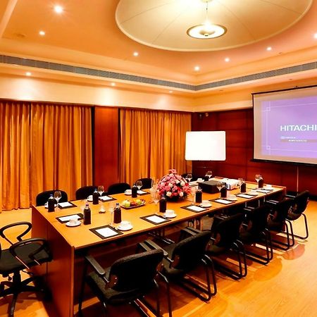 Greenpark Chennai Esterno foto Boardroom at the Taj Bengal