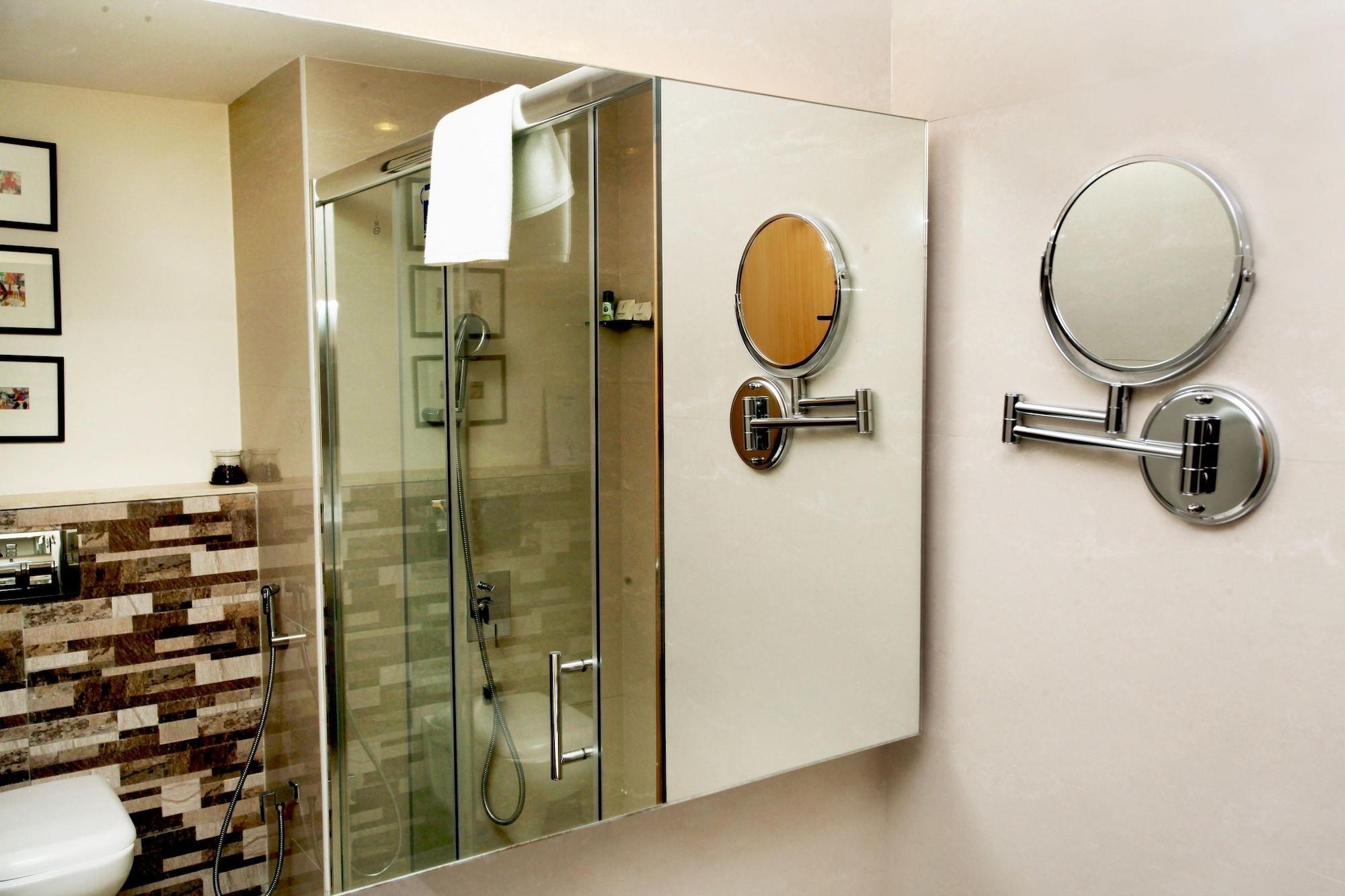 Greenpark Chennai Esterno foto A shower enclosure