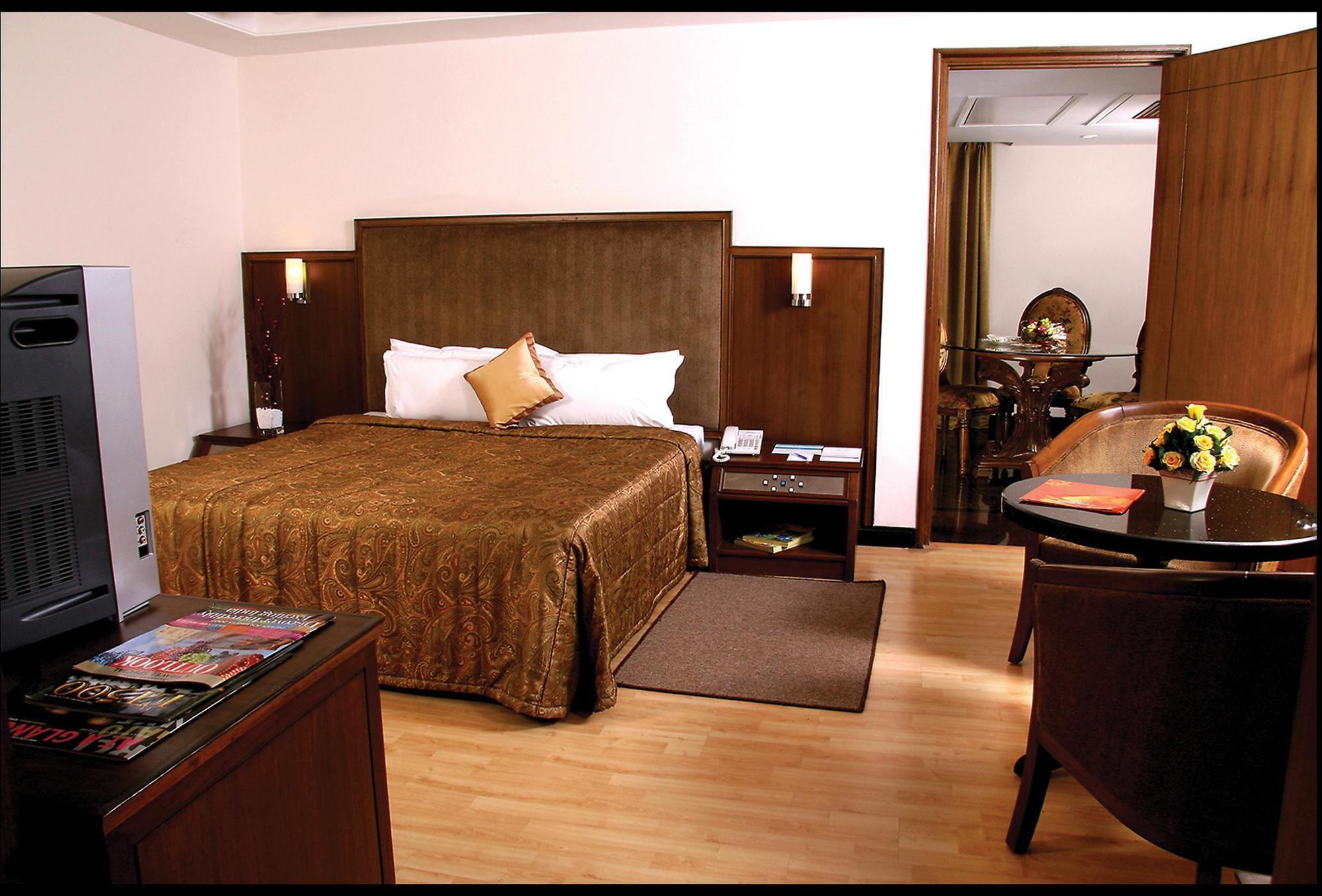 Greenpark Chennai Esterno foto A room at the Taj Bengal