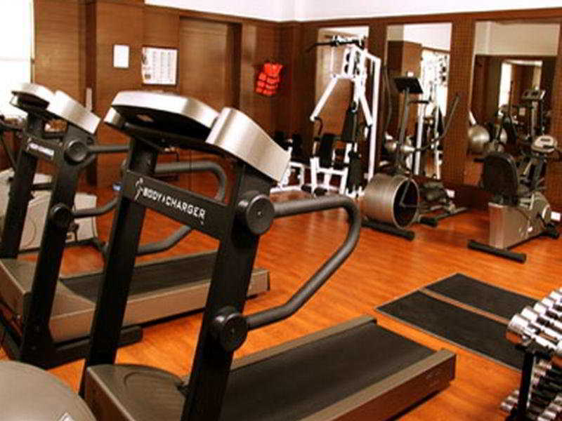 Greenpark Chennai Esterno foto A gym