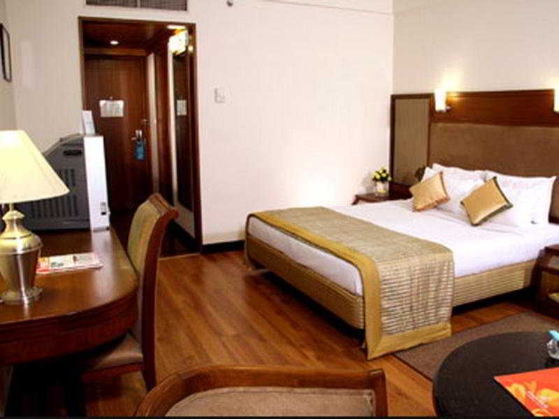Greenpark Chennai Esterno foto A room at the Imperial