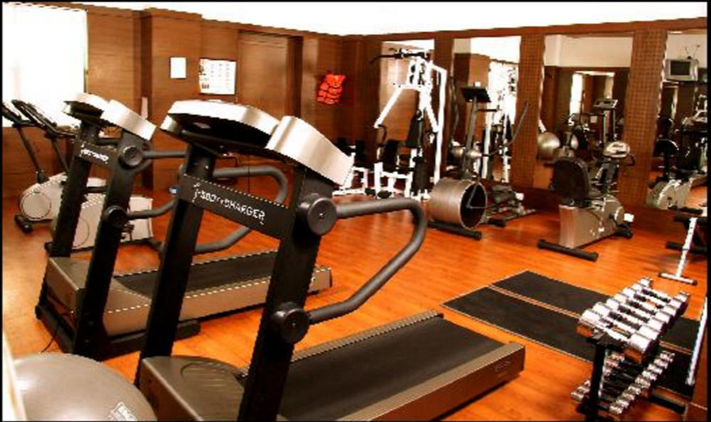 Greenpark Chennai Esterno foto A gym