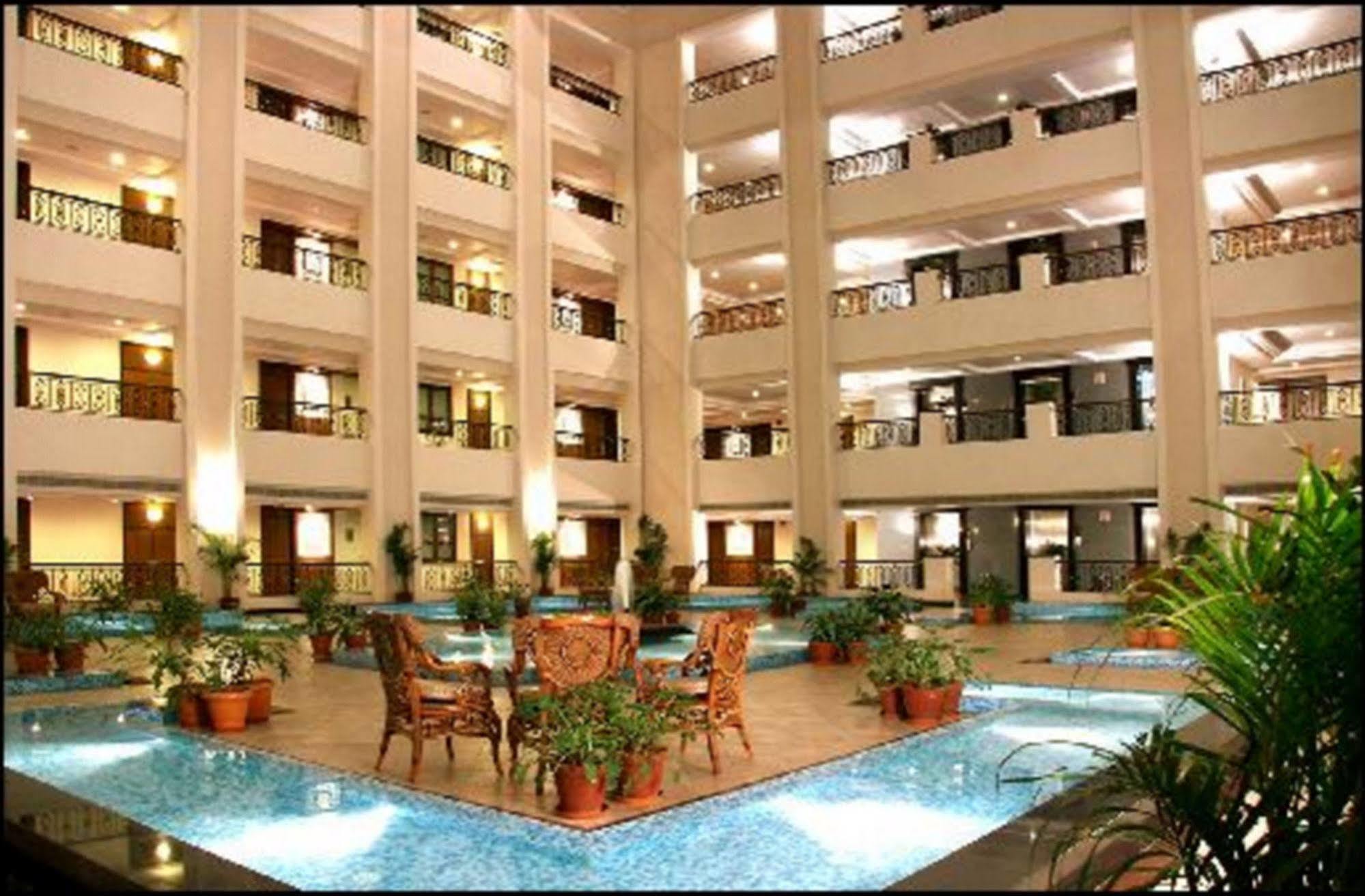 Greenpark Chennai Esterno foto The interior of the hotel