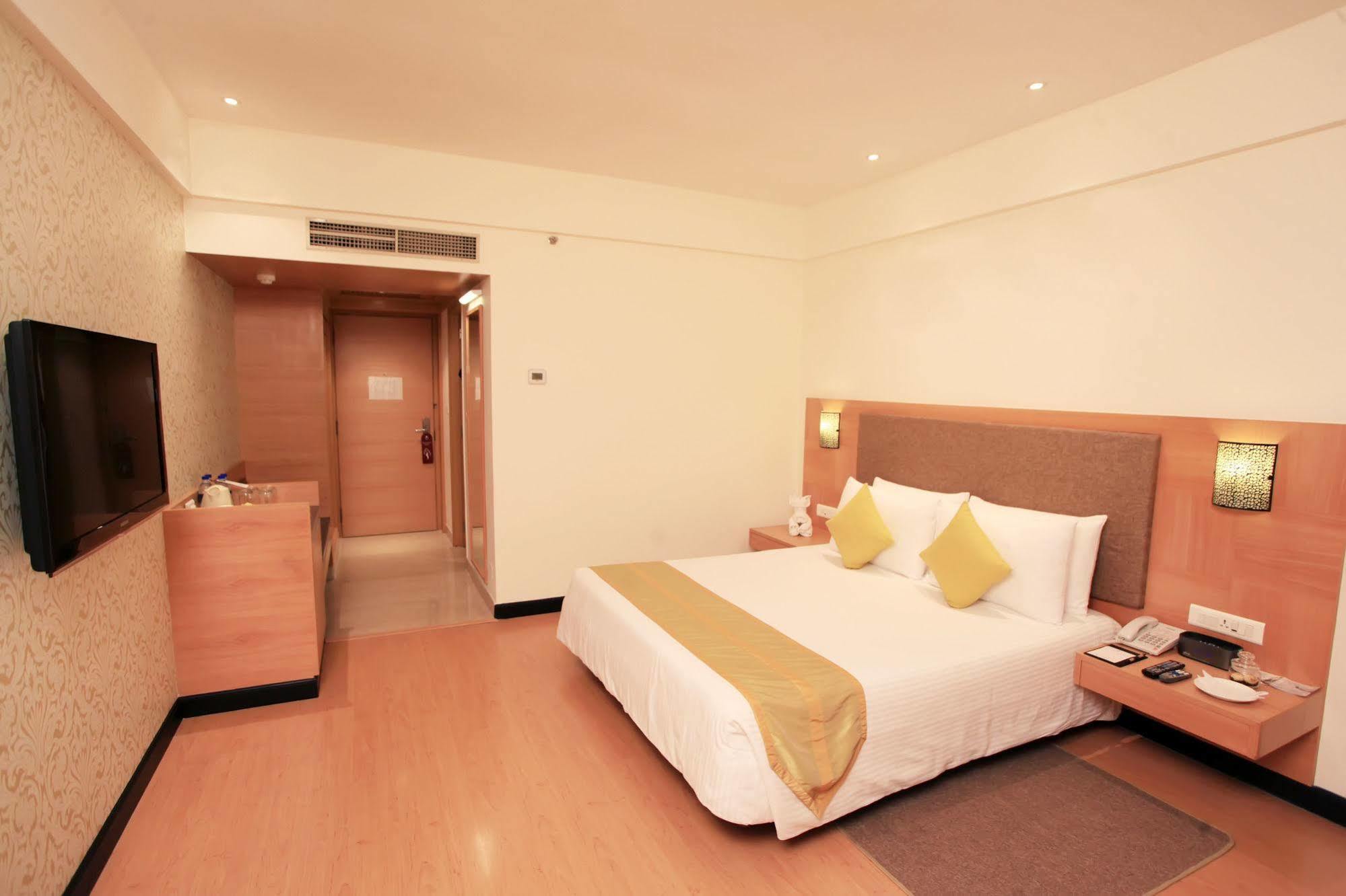 Greenpark Chennai Esterno foto A room at the hotel