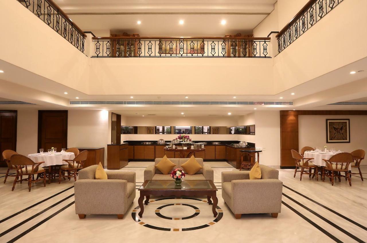 Greenpark Chennai Esterno foto The lobby of the hotel
