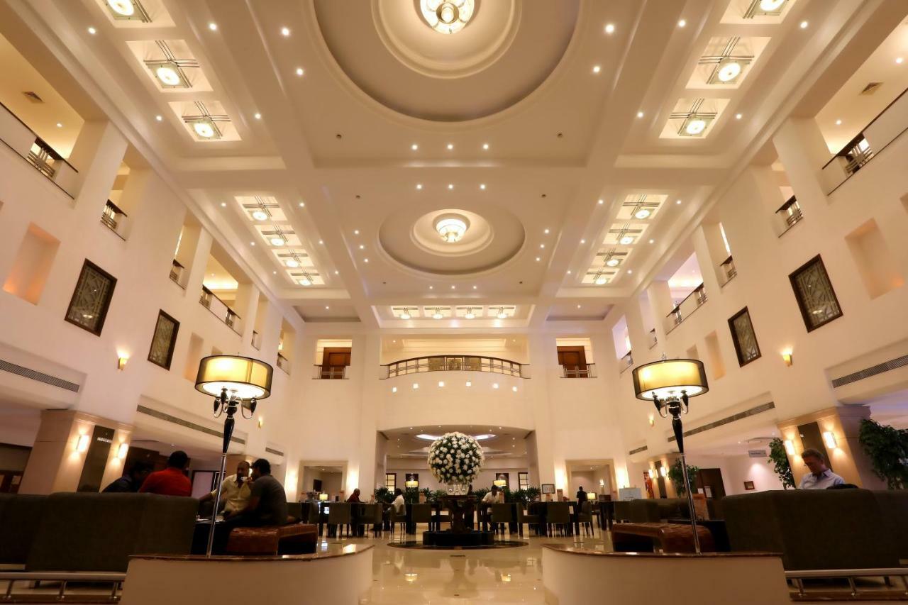Greenpark Chennai Esterno foto The lobby of the hotel