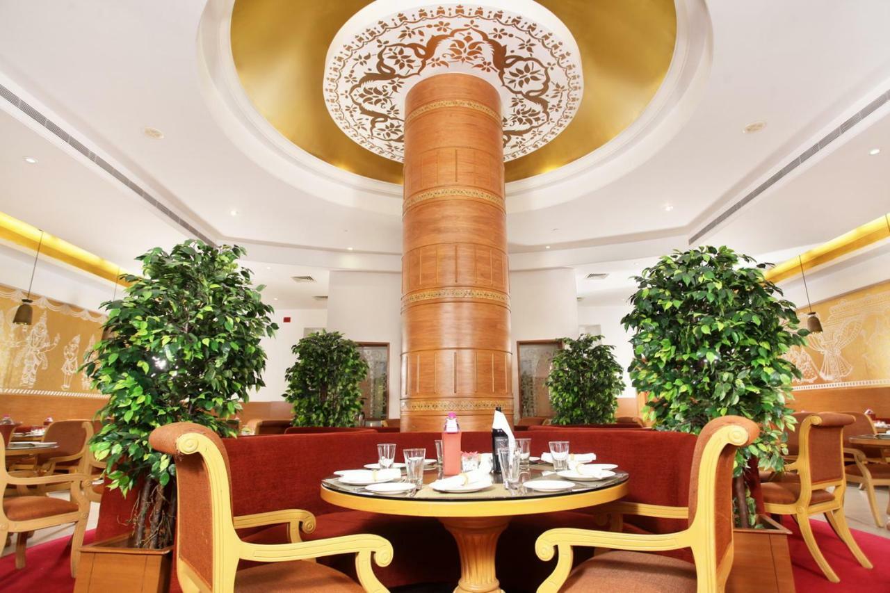 Greenpark Chennai Esterno foto The interior of the restaurant
