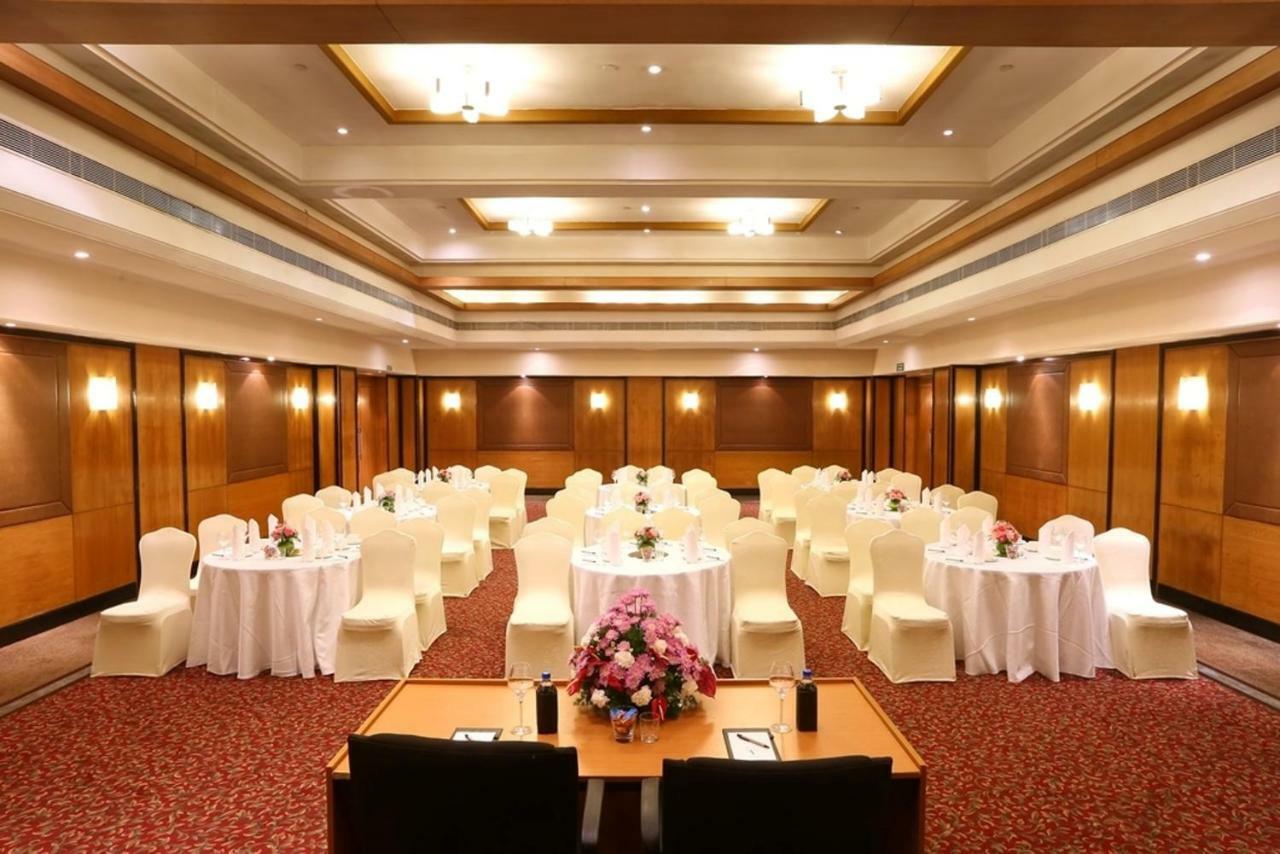 Greenpark Chennai Esterno foto The Royal