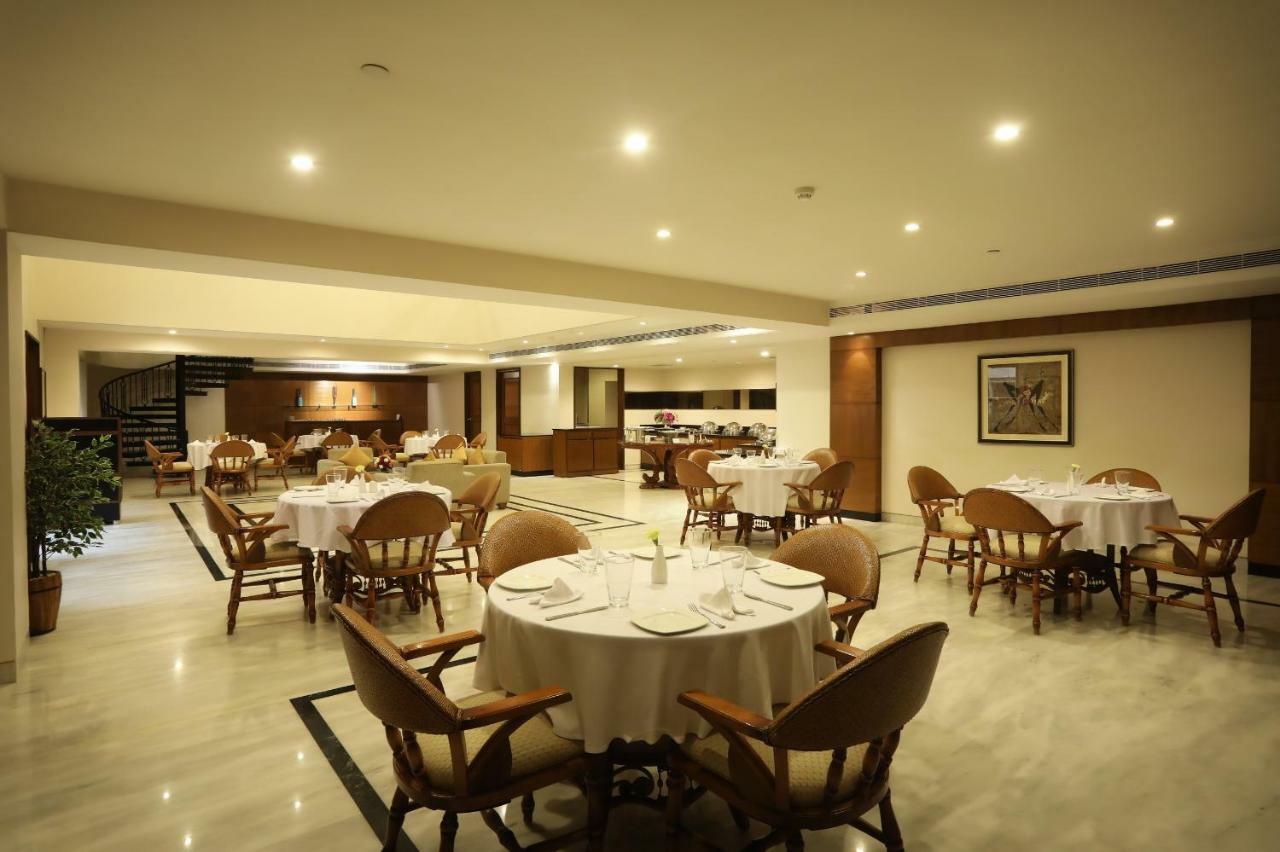 Greenpark Chennai Esterno foto The restaurant at the hotel